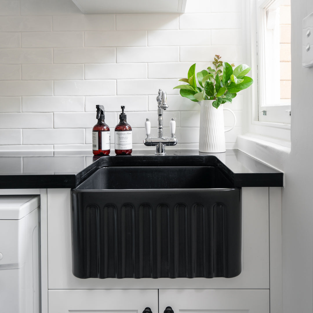 Turner Hastings Novi 50x46 Fireclay Butler Sink - Design 10